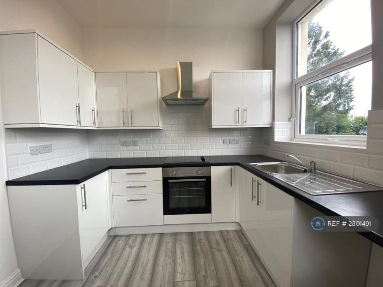 2 bedroom flat in Thorburn Road, Wirral, CH62 (2 bed) (#2801491)