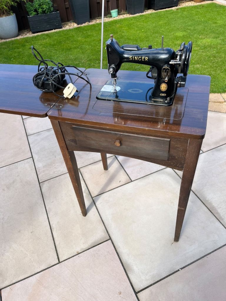 Singer sewing machine 