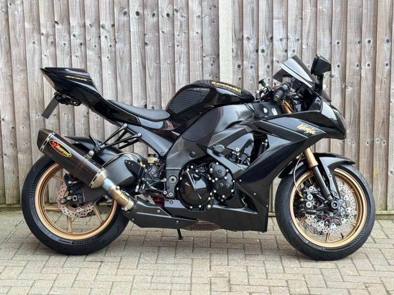 KAWASAKI NINJA ZX10R 2010 (10) SUPER SPORT + VERY CLEAN + FULL AKRAPOVIC