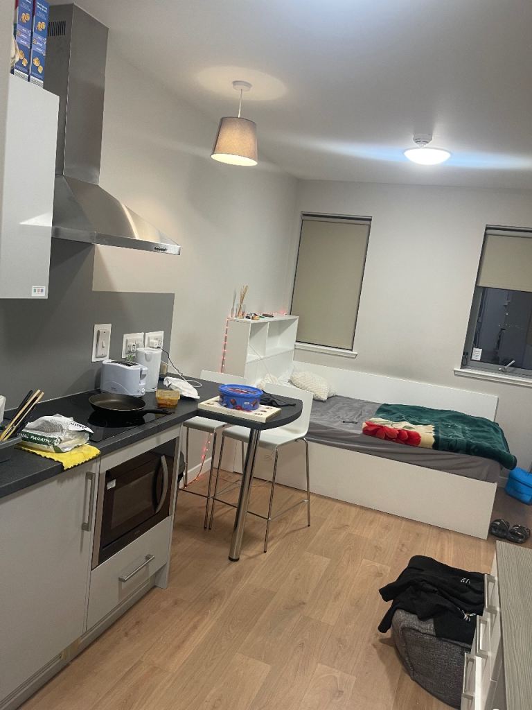 studio flat available for students only