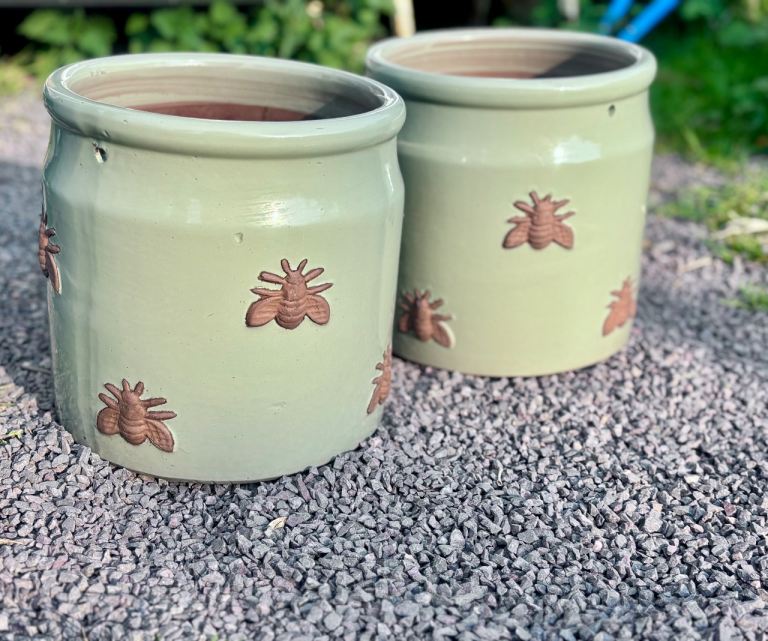 2 woodlodge glazed terracotta Bumble bee garden pots/planters 