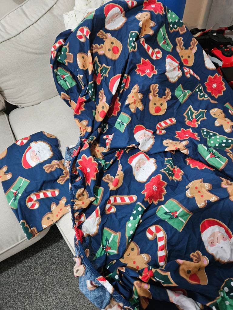 Single fitted bedsheet with pillow cover