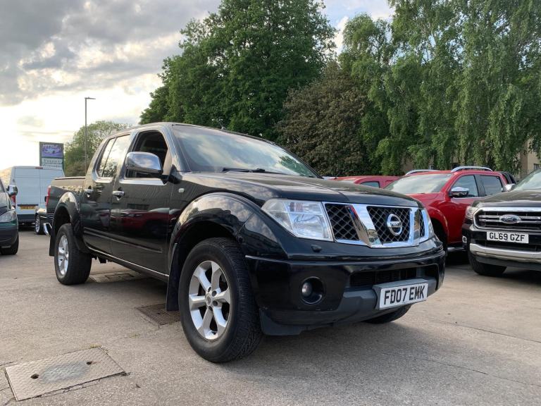Nissan Navara D40 ADVENTURA 2.5 DCI AUTOMATIC DOUBLE CAB 4X4 PICKUP (PX HILUX)