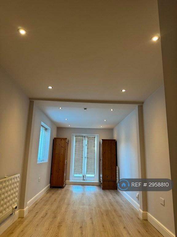 1 bedroom in Parkland Road, London, N22 (#2958810)