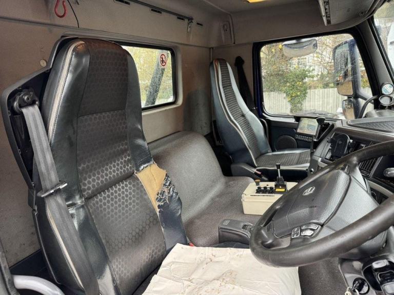 2012 VOLVO FM-330 6X4 HOOK LOADER