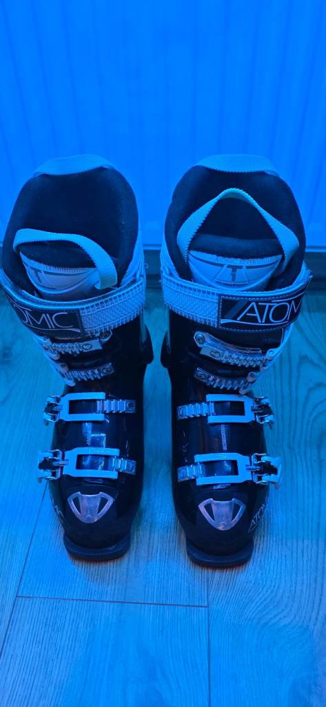 Women's Atomic Hawx 80 ski boots with 3M Thinsulate insulation