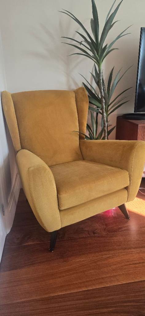Stylish Yellow Accent Chair – Good Condition