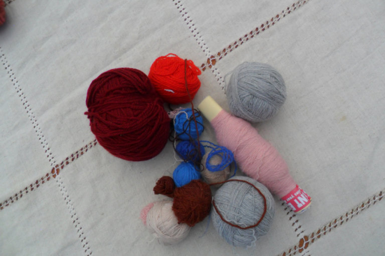 JOB LOT VARIOUS COLOURS SMALL KNITTING YARNS