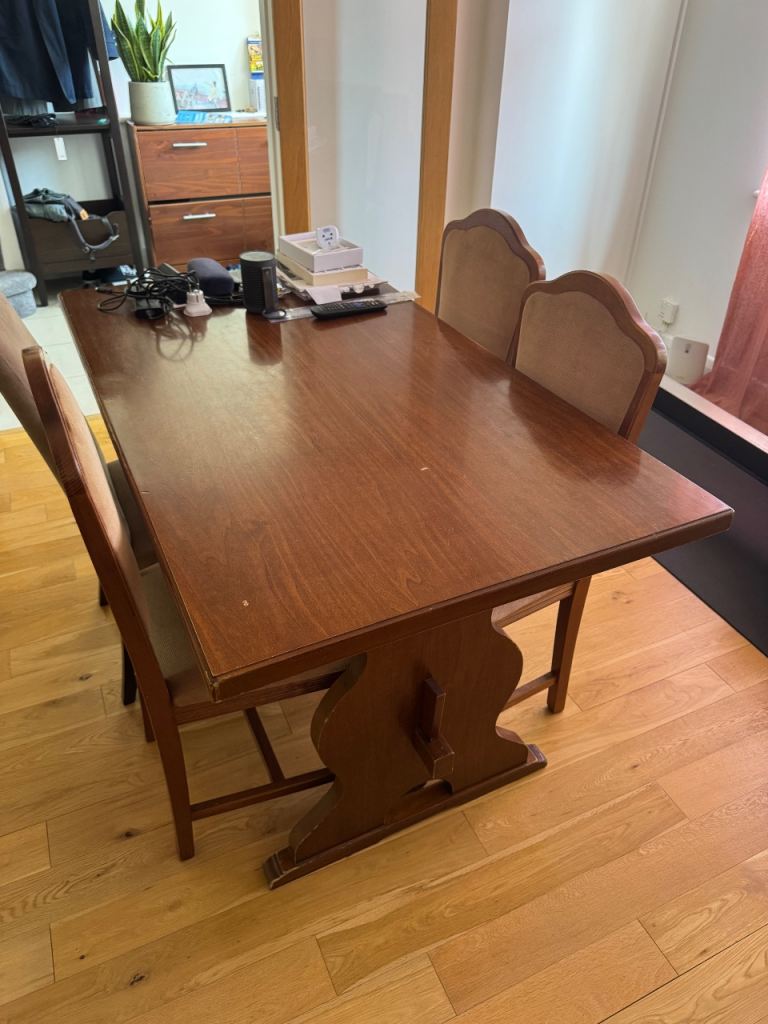 Wooden Extendable Dining Table with 6 Chairs