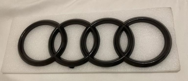 For Audi Gloss Black Audi Rings Badge Emblem (front) 8S0071801
