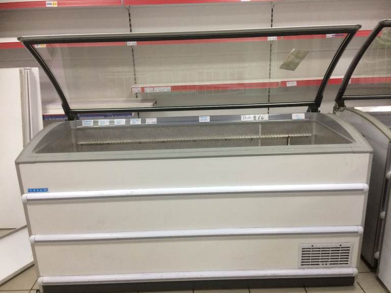 NOVUM (601L) GLASS LID COMMERCIAL/CATERING CHEST FREEZER IN EXCELLENT WORKING CONDITION