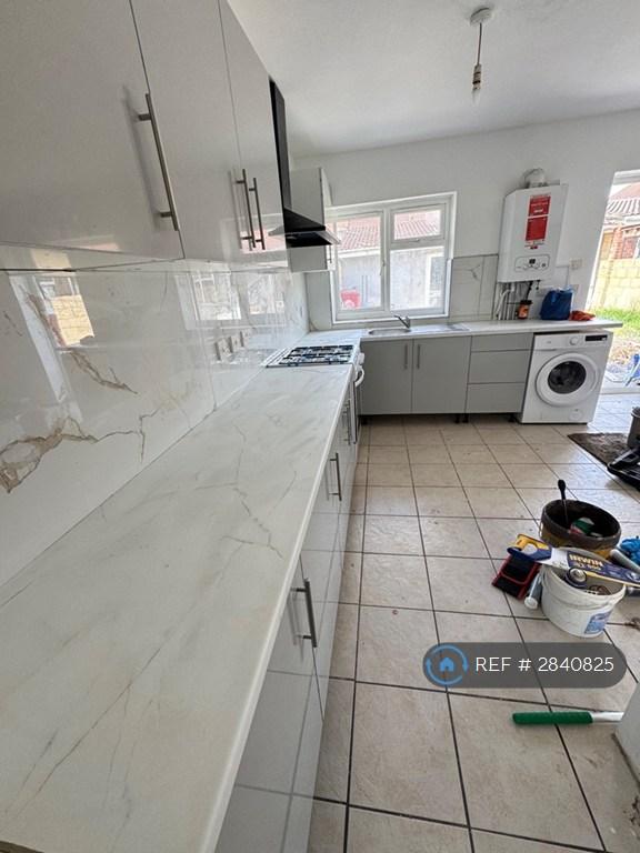 4 bedroom house in Uxbridge Road, Slough, SL2 (4 bed) (#2840825)