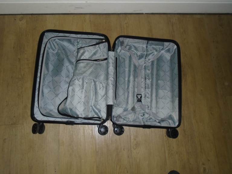 LINEA BLACK SUITCASE / SMALL SIZE /