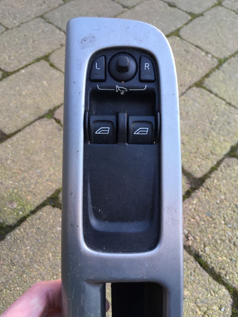 Volvo C30 Drivers door handle, window and mirror controls.