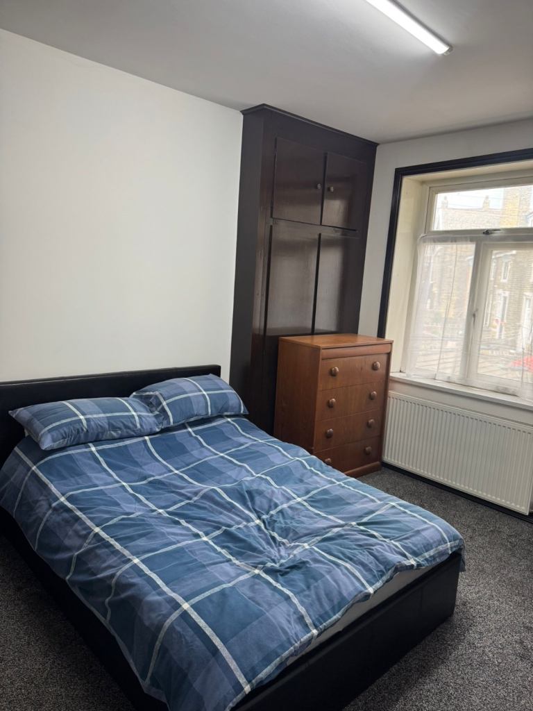 FLAT TO RENT ONE BED ROOM 