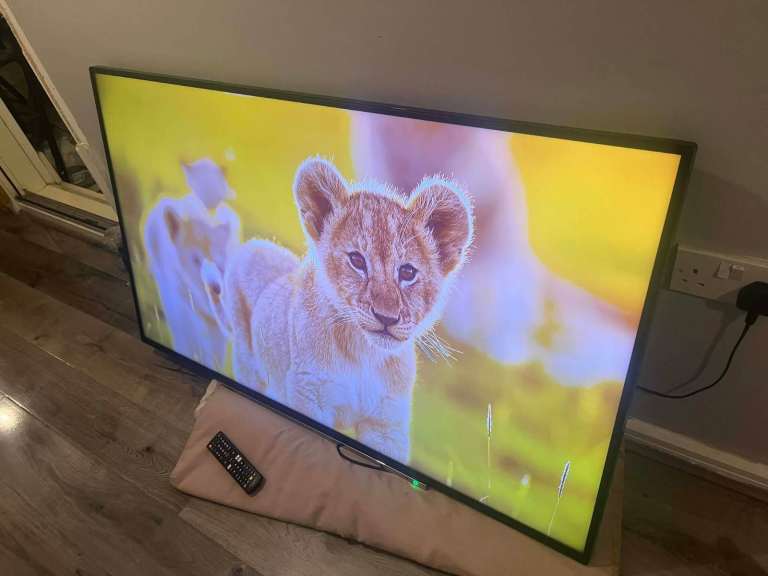 Used 55 inch Toshiba 4 k UHD smart tv with wi fi in good condition 