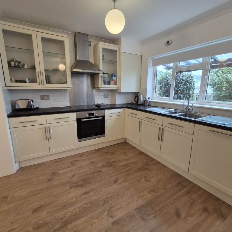 Stunning, fully refurbished 2 bedroom GARDEN flat for rent located in the heart of Edmonton