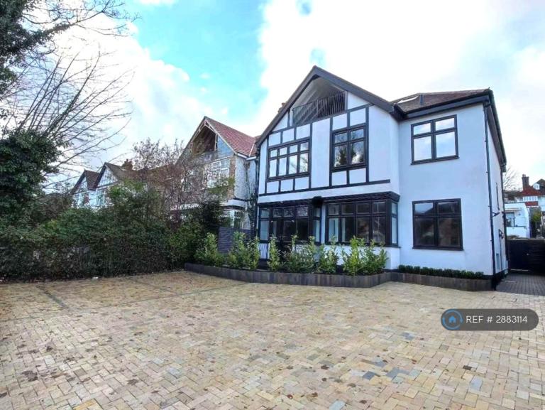 2 bedroom flat in Brighton Road, Purley, CR8 (2 bed) (#2883114)