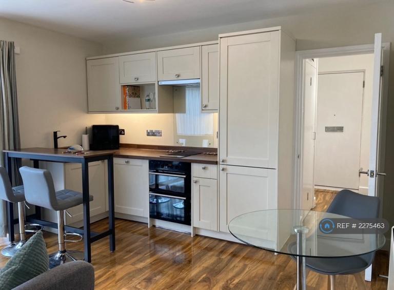 2 bedroom flat in Cedar Gardens, Sutton, SM2 (2 bed) (#2275463)