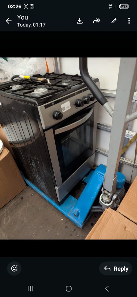 Freestanding Gas Cooker – Black, Good Condition
