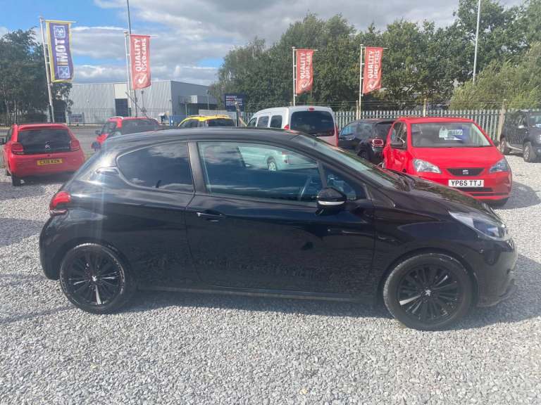 2017 Peugeot 208 1.2 PureTech 82 Black Edition 3dr HATCHBACK Petrol Manual