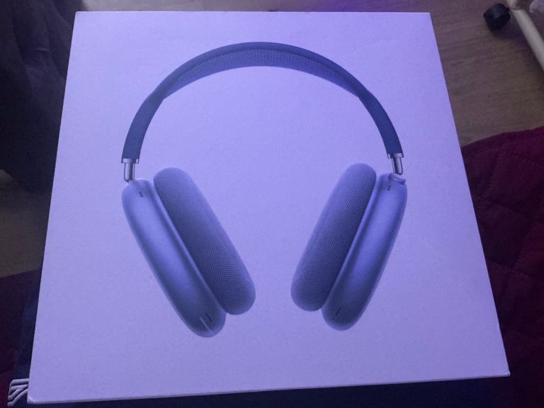 APPLE AIRPODS MAX (GENUINE) Boxed in Sky Blue sat in my drawer since purchased tried once 