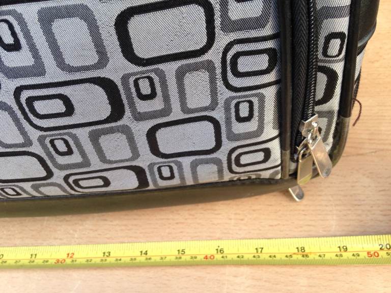 Travel bag holdall small suitcase pull along