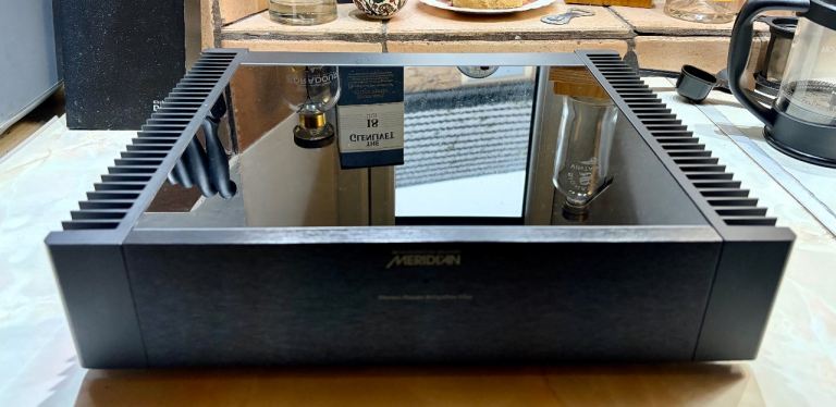 Meridian 556 Power Amplifier 