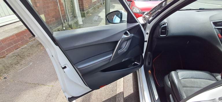 Citroen, DS5, Hatchback, 2013, Manual, 1997 (cc), 5 doors