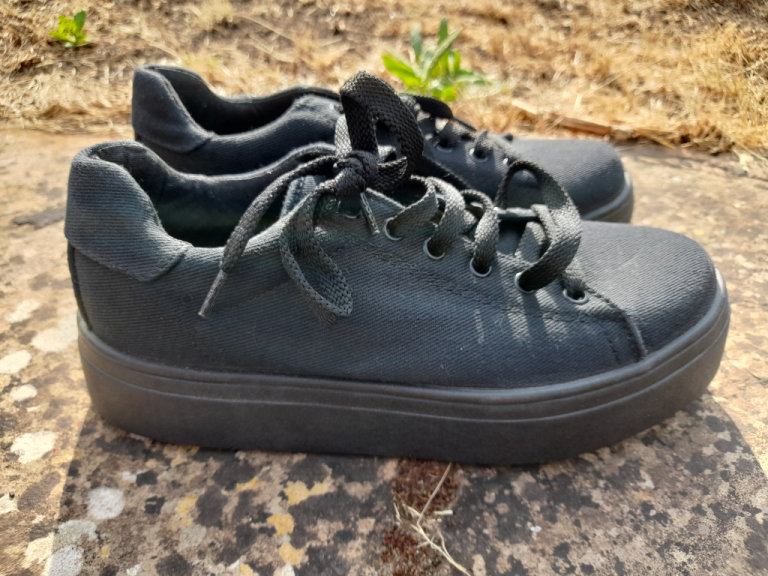 Italian Size 3 Ladies Black Deck Shoes New