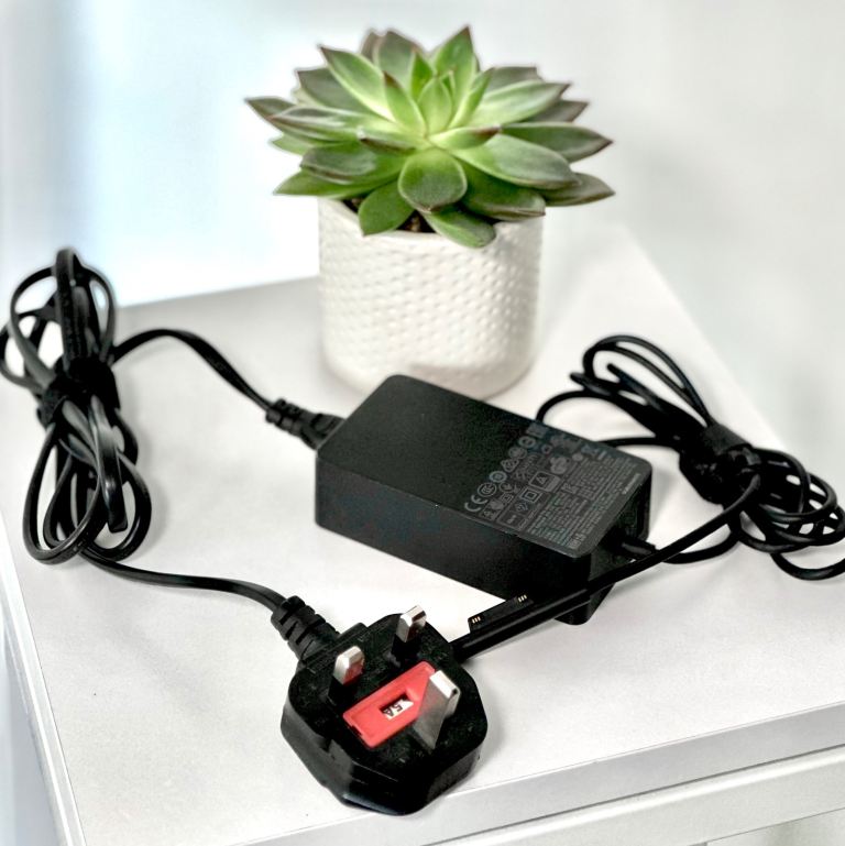 Genuine Microsoft Surface Pro Charger 1706 | 65W 15V | UK Plug | AC Adapter