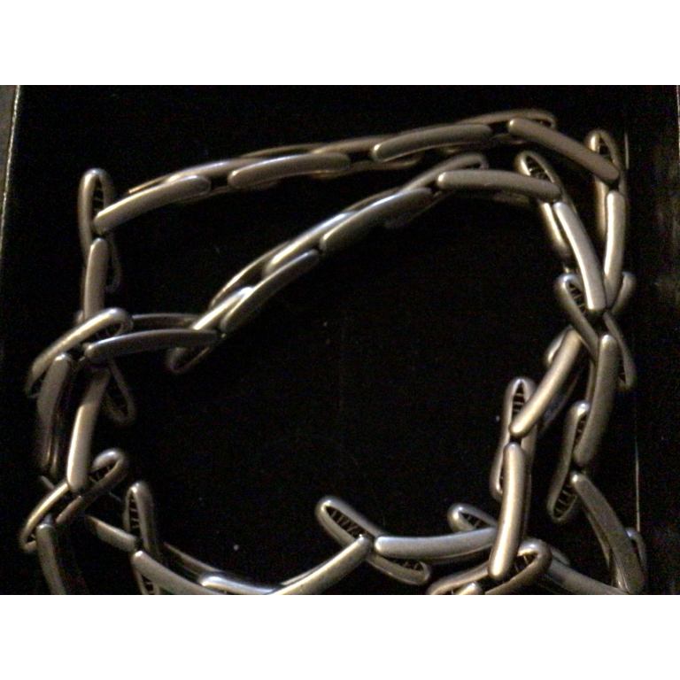 Art deco pair of sprung vintage arm bands garter 