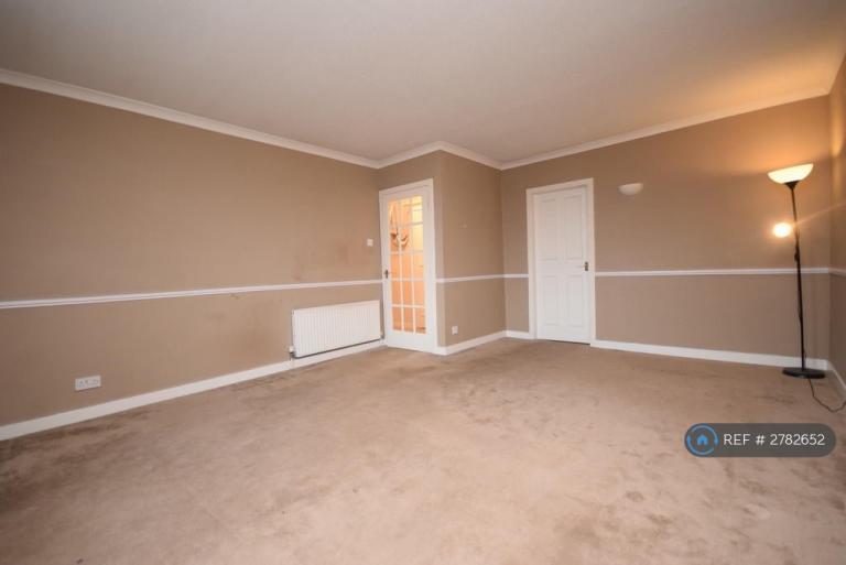 1 bedroom flat in James Square, Crieff, PH7 (1 bed) (#2782652)