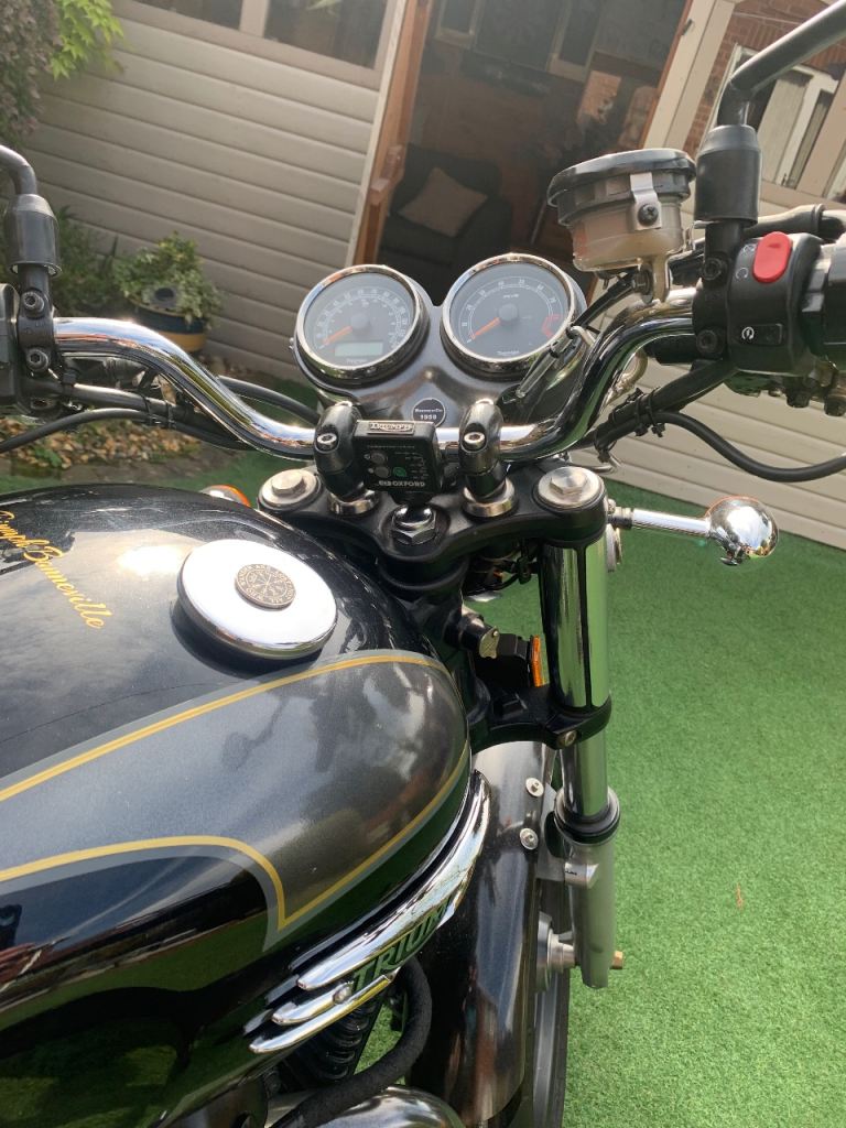 Triumph, BONNEVILLE, 2011, 865 (cc)