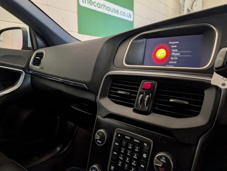 2019 Volvo V40 2.0 T2 GPF R-Design Nav Plus Euro 6 (s/s) 5dr HATCHBACK Petrol Manual