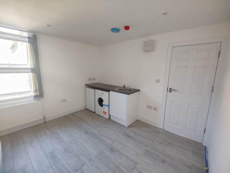 **Modern Cosy Semi-Studio in Acton - All Bills Included Available from 03/03/2026**