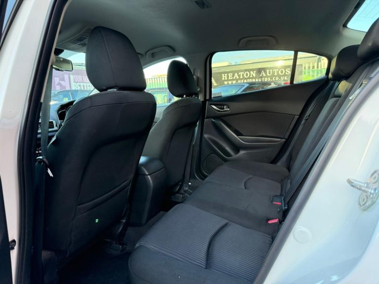 MAZDA MAZDA3 2.2 SKYACTIV-D Sport Nav 2015