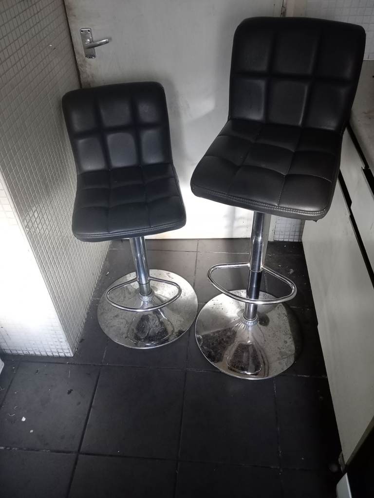2 adjustable, swivel bar stools