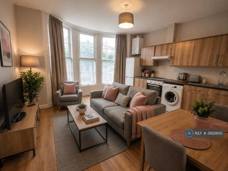 2 bedroom flat in Cheltenham Road, Bristol, BS6 (2 bed) (#2922655)