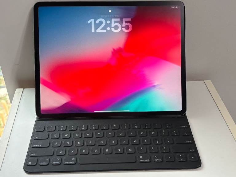 Apple iPad Pro 12.9" 3rd Gen 256GB Wi-Fi - Smart Keyboard Folio + Paperlike Screen (90.2% Battery)