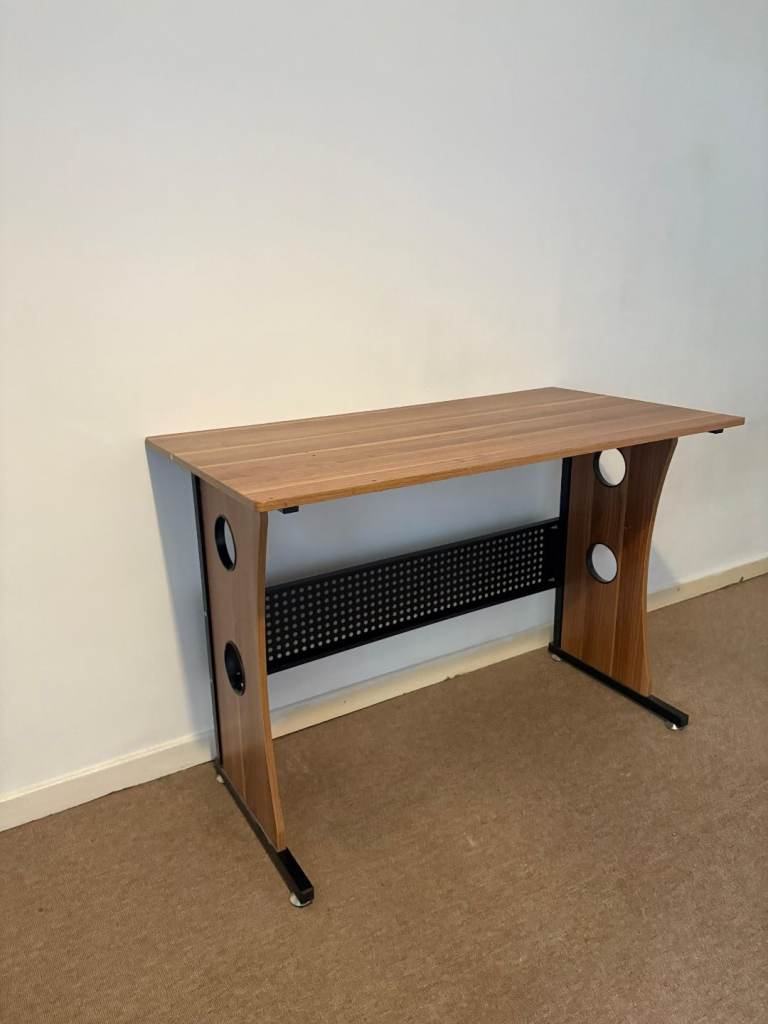 Computer desk