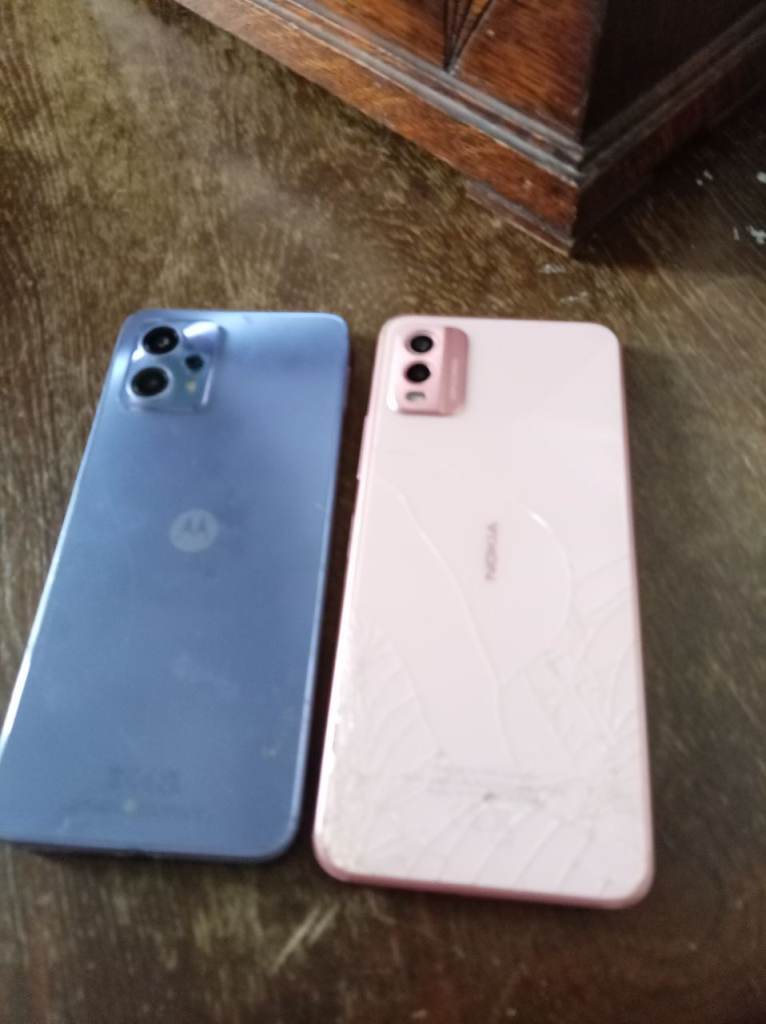 Boken nokia and Motorola's smartphone