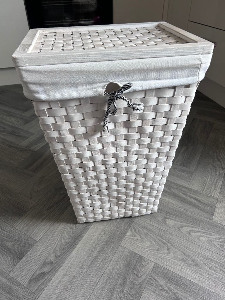 White Woven Laundry Basket with Lid – Good Condition