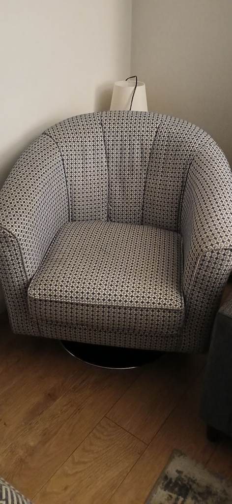Swivel chair 