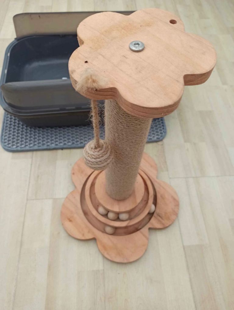 Cat scratching post
