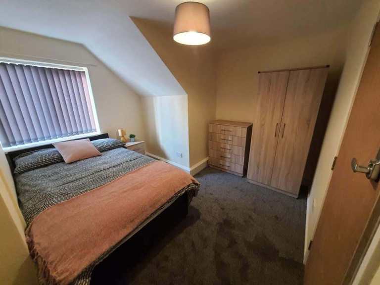 Rooms availabile in a female house in Rubery