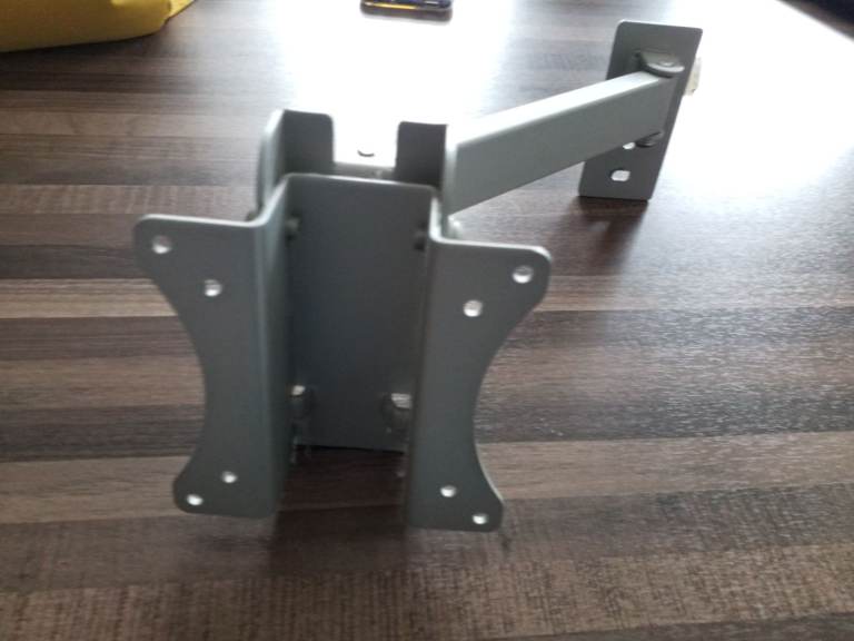 TV Tilt and Swivel Wall mount, 16 to 28 inch Flat screens.