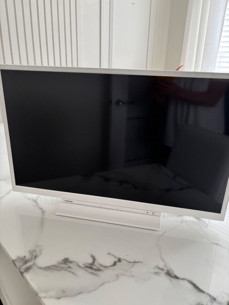 Toshiba White Flat Screen TV – Good Condition