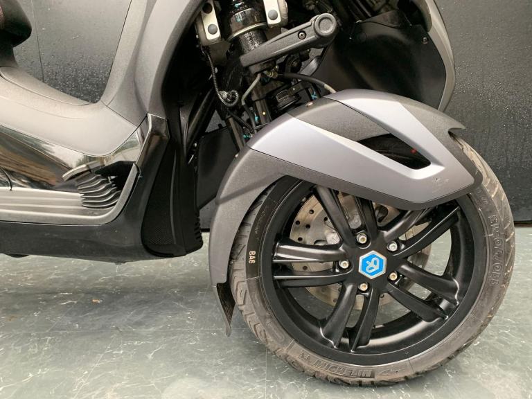 PIAGGIO MP3 300 YOURBAN LT LOW MILEAGE HPI CLEAR 