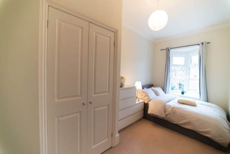🌊 Serene Peaceful Shared Room - Tranquil Location, Away from Noise, Perfect Rest London W3🏞️